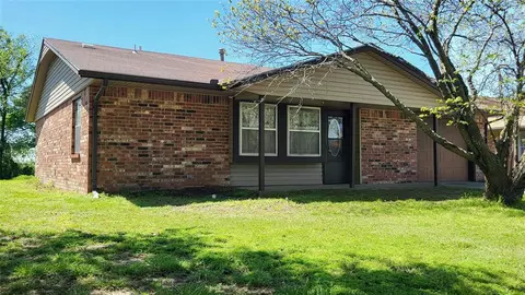 305 Ashway St, Okemah, OK 74859