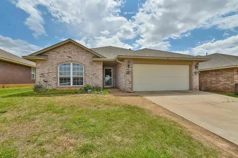614 SW 38th Pl, Moore, OK 73160