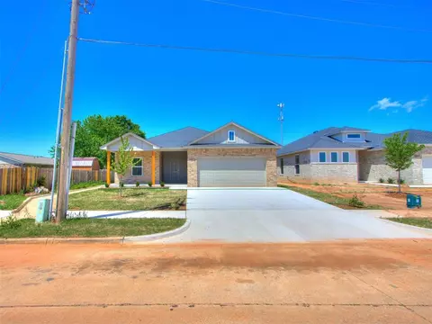 1013 Silver Leaf Dr, Moore, OK 73160 photo 2