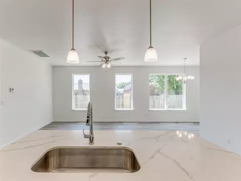1105 N Silver Leaf Dr, Moore, OK 73160 photo 2