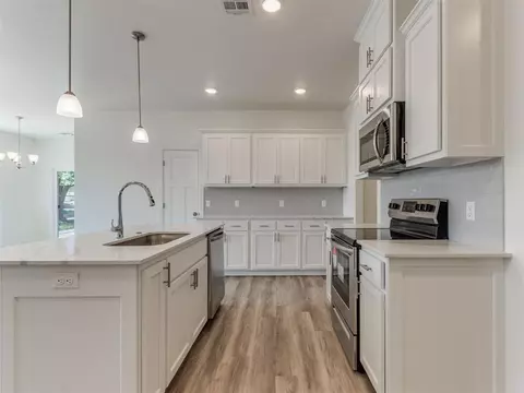 1105 N Silver Leaf Dr, Moore, OK 73160 photo 5