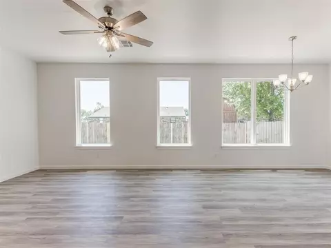 1105 N Silver Leaf Dr, Moore, OK 73160 photo 14