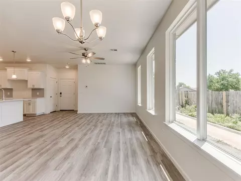 1105 N Silver Leaf Dr, Moore, OK 73160 photo 8