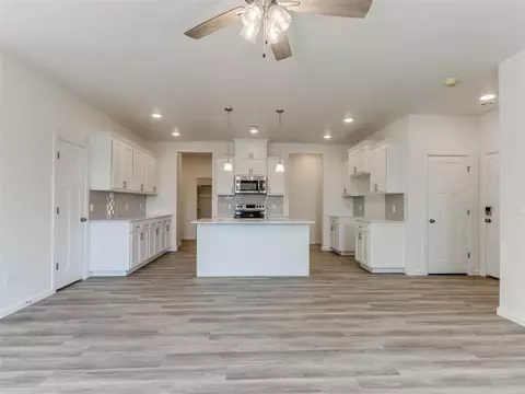 1105 N Silver Leaf Dr, Moore, OK 73160 photo 9