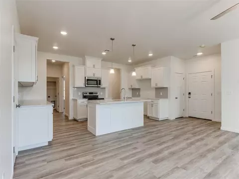 1105 N Silver Leaf Dr, Moore, OK 73160 photo 10