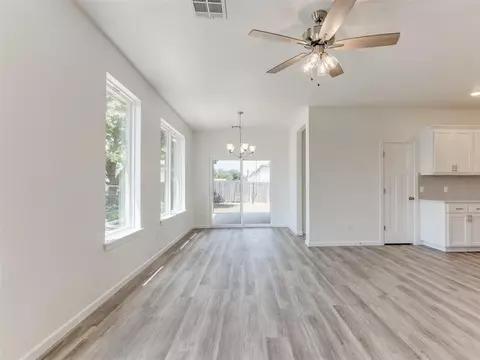 1105 N Silver Leaf Dr, Moore, OK 73160 photo 15