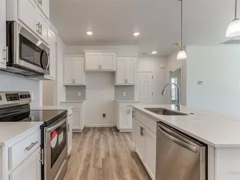 1105 N Silver Leaf Dr, Moore, OK 73160 photo 6