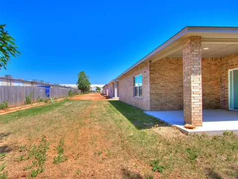 1105 N Silver Leaf Dr, Moore, OK 73160 photo 35