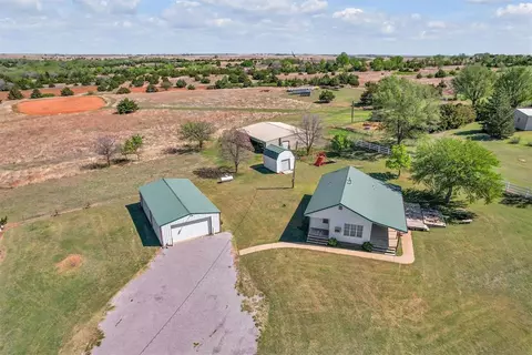 21261 E 987 Rd, Foss, OK 73647 photo 2