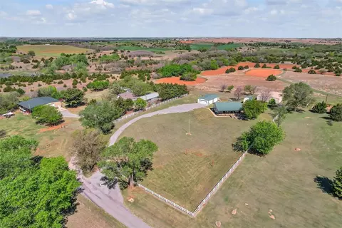 21261 E 987 Rd, Foss, OK 73647