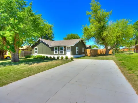 1612 E Lincoln St, Guthrie, OK 73044
