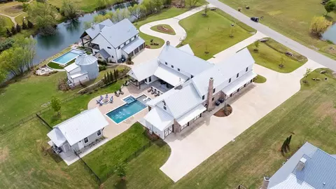 9301 Farmhouse Ln, Arcadia, OK 73007
