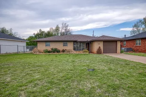 1116 S 12th St, Kingfisher, OK 73750