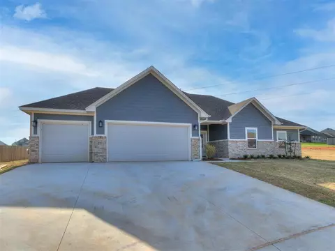 14600 Toulon Ln, Yukon, OK 73099