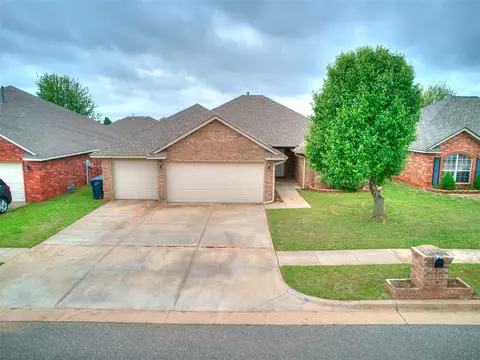 11012 SW 6th St, Yukon, OK 73099