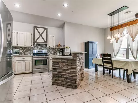 541 Elder Ln, Mustang, OK 73064 photo 2
