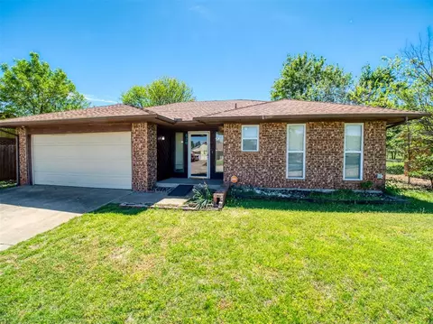 820 SE 15th St, Moore, OK 73160