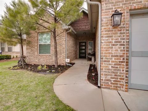 10813 Blue River Dr, Yukon, OK 73099