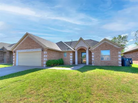 3005 Canton Trl, Yukon, OK 73099