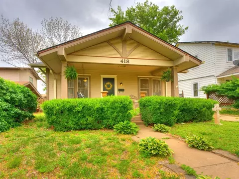 418 N Park St, Guthrie, OK 73044