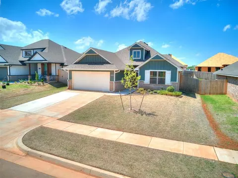2821 Hazel Holw, Moore, OK 73160 photo 3