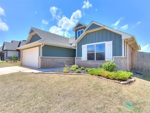 2821 Hazel Holw, Moore, OK 73160 photo 2