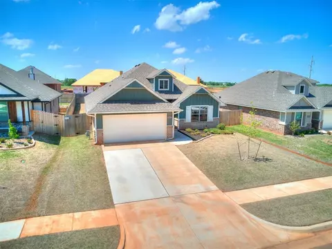2821 Hazel Holw, Moore, OK 73160 photo 4