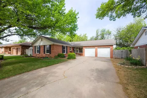 9813 Chesterton Pl, The Village, OK 73120