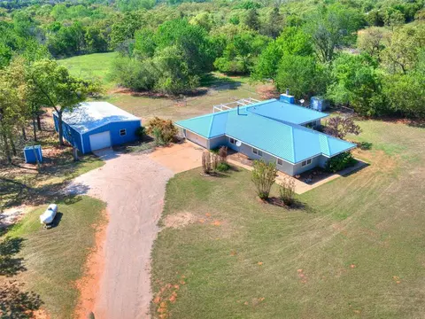 10101 Cottonwood Dr, Guthrie, OK 73044