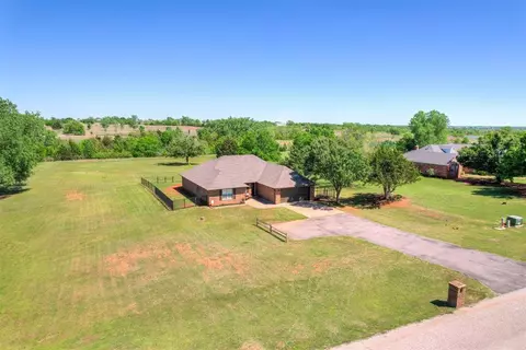 2120 Flamingo Dr, Blanchard, OK 73010