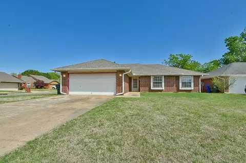 2301 Carolyn Ct, Norman, OK 73071