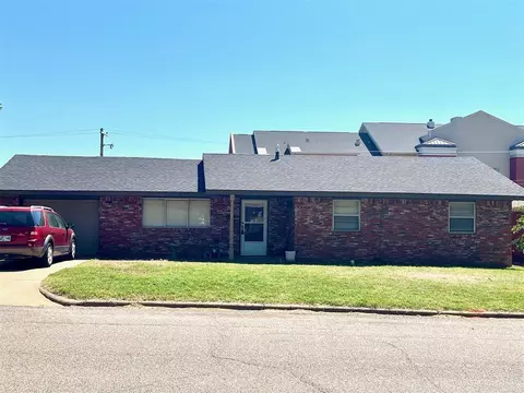 212 Texas St, Weatherford, OK 73096