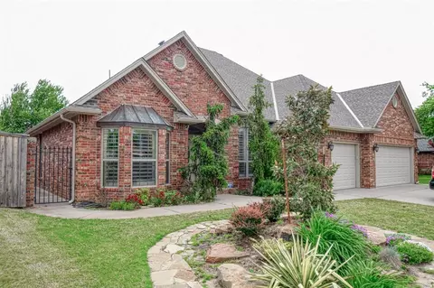 621 Greystone Ln, Norman, OK 73072