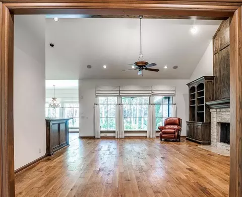 2933 Woodland Creek Dr, Edmond, OK 73034