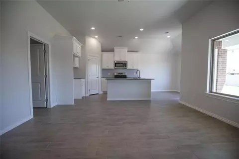 11808 Jonas Dr, Yukon, OK 73099