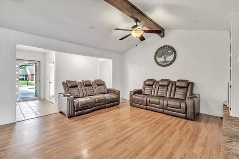 313 E Platt Dr, Yukon, OK 73099 photo 4