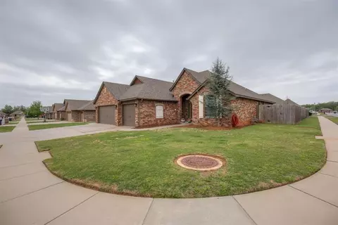 11748 SW 24th St, Yukon, OK 73099