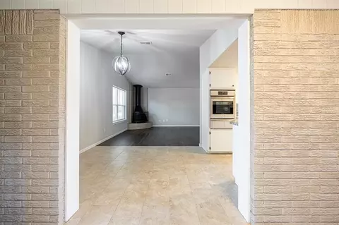 607 E 27th St, Edmond, OK 73013 photo 9