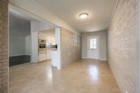 607 E 27th St, Edmond, OK 73013 photo 6