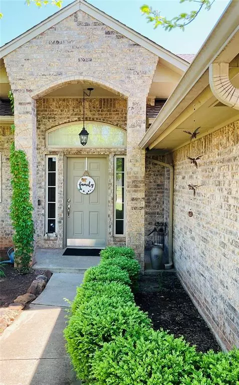 700 N White Tail Way, Mustang, OK 73064