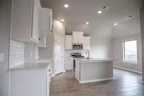 3908 Lynne Ave, Edmond, OK 73012