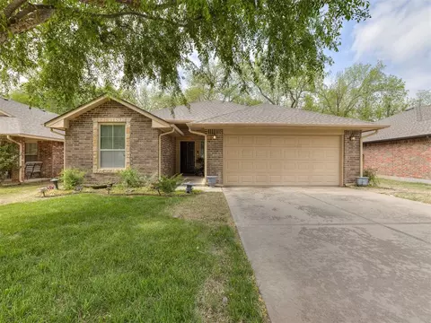 2924 Woodcrest Creek Dr, Norman, OK 73071