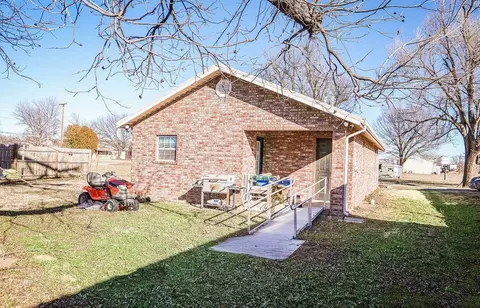 311 N Walnut St, Erick, OK 73645 photo 14