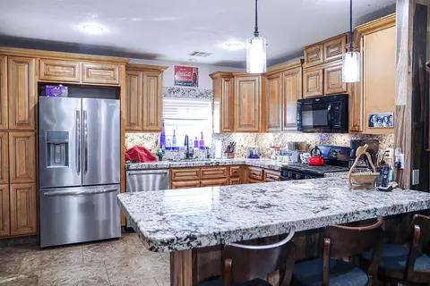 311 N Walnut St, Erick, OK 73645 photo 2
