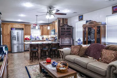 311 N Walnut St, Erick, OK 73645 photo 3