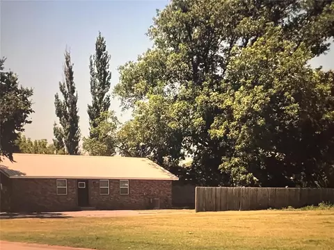 311 N Walnut St, Erick, OK 73645