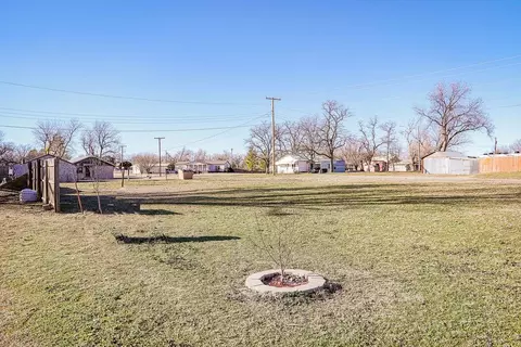 311 N Walnut St, Erick, OK 73645 photo 17