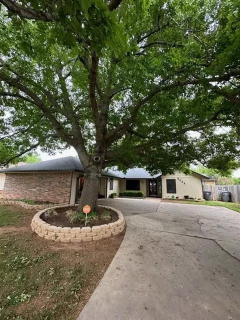 3003 NE Kingsbriar Dr, Lawton, OK 73507
