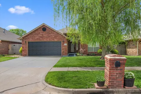 1916 NW 172nd St, Edmond, OK 73012