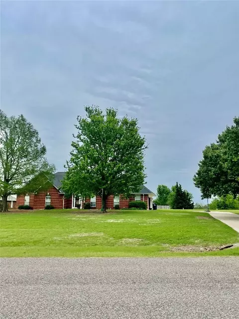 105 Lake Shore Dr, Shawnee, OK 74804
